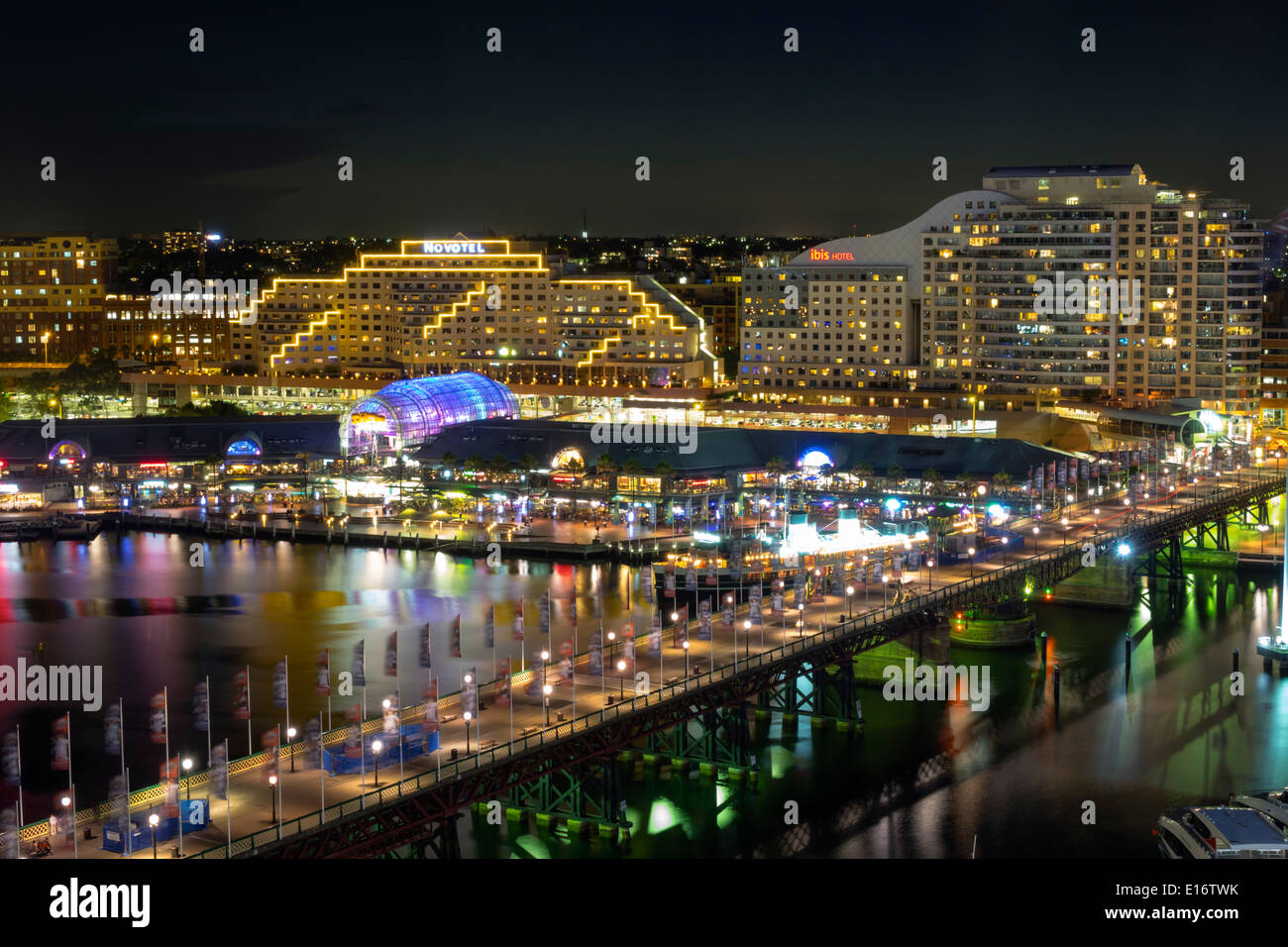 Sydney Australia, Darling Harbour, porto, Cockle Bay Promenade, Pyrmont Bridge, Harbourside Shopping Centre, centro, shopping shopper shopping negozi ma Foto Stock