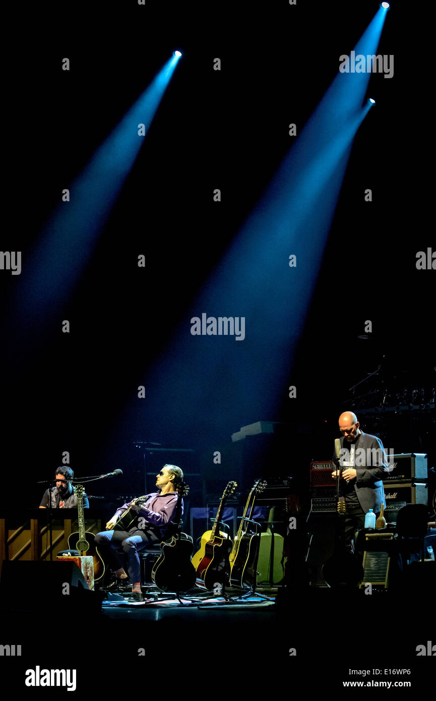 Toronto, Ontario, Canada. Xxiv Maggio, 2014. Vendita di platino Chitarrista Joe Bonamassa ha concluso il suo tour del Nord America al Sony Center per le Arti dello spettacolo a Toronto. Credito: Igor Vidyashev/ZUMAPRESS.com/Alamy Live News Foto Stock