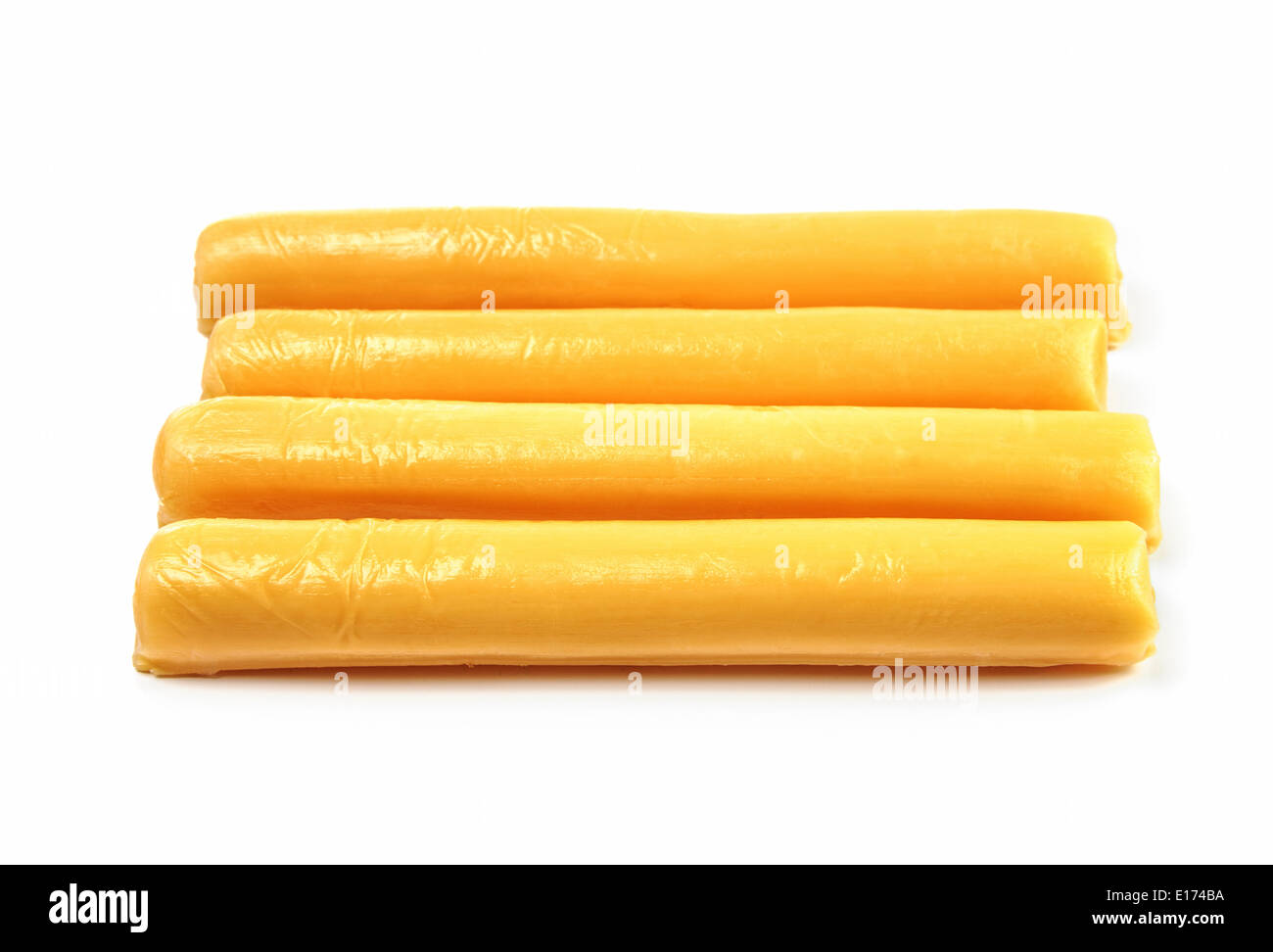Quattro formaggio bastoni su sfondo bianco Foto Stock