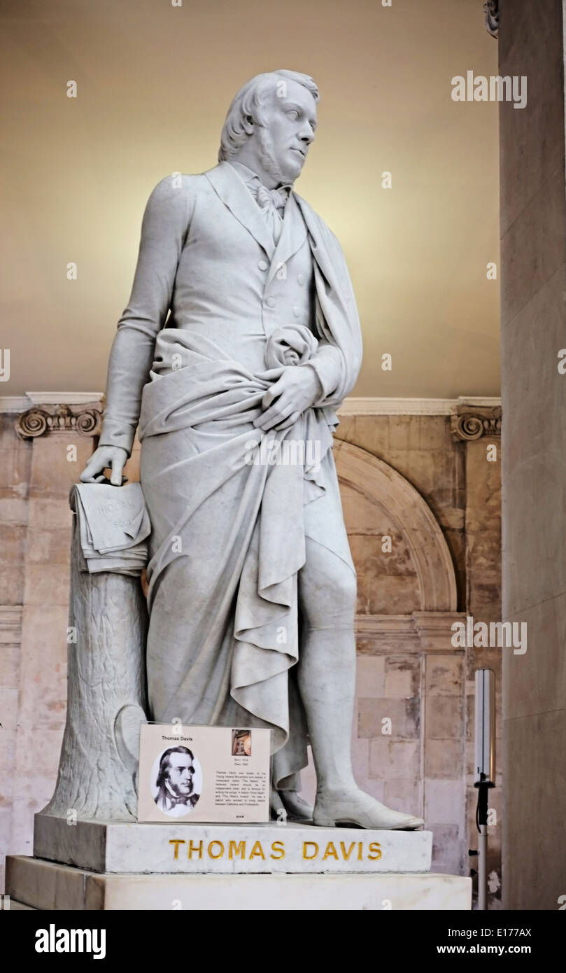 Statua del poeta irlandese e patriota Thomas Davis Foto Stock