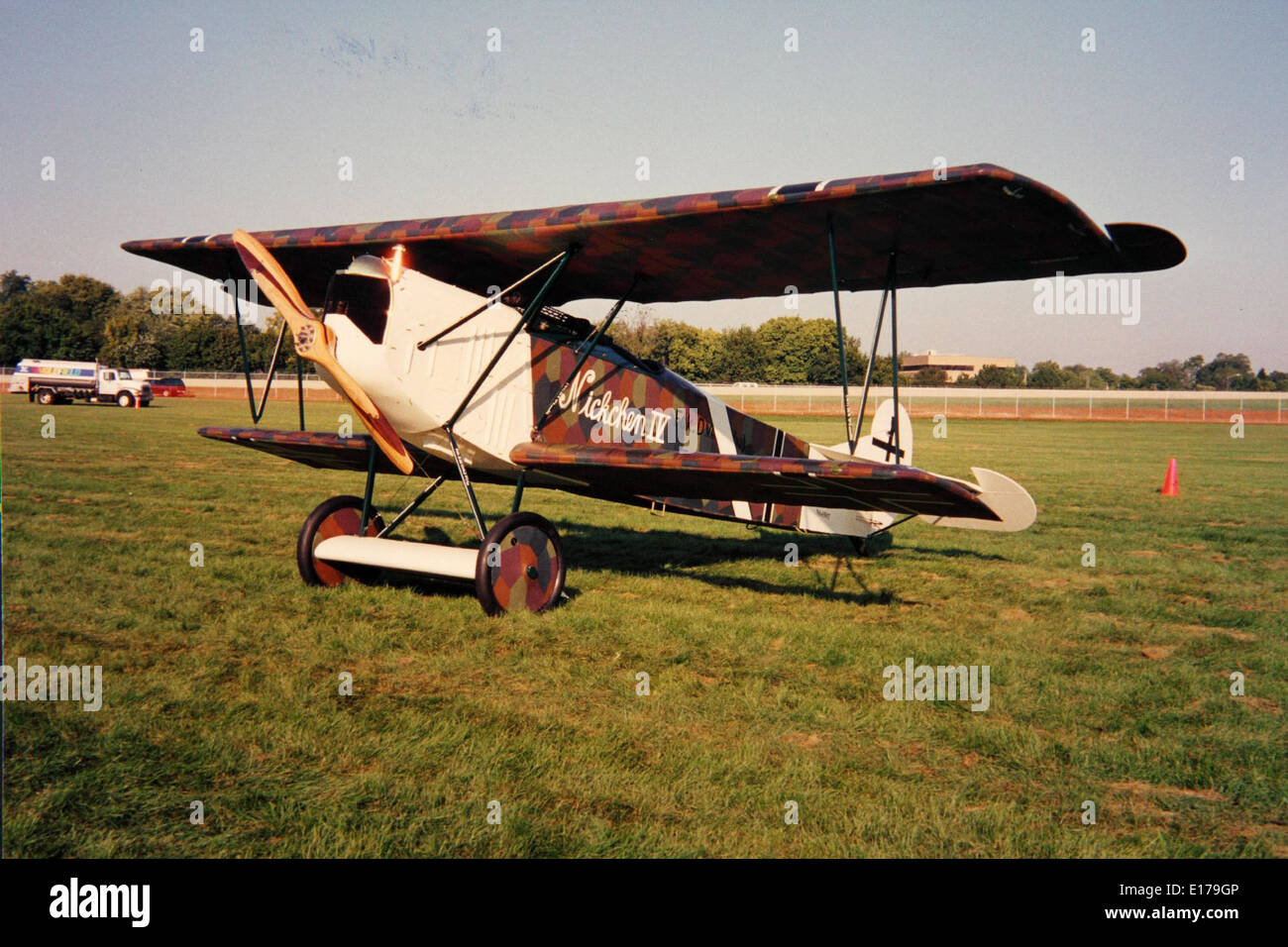 Il Fokker D. VII era un aereo da caccia tedesco utilizzato durante la prima guerra mondiale, rinomato per le sue prestazioni e agilità superiori. Fu uno dei velivoli di maggior successo della guerra e giocò un ruolo importante nella superiorità aerea del Luftstreitkräfte nell'ultimo anno del conflitto. Foto Stock Il Fokker D. VII era un aereo da caccia tedesco utilizzato durante la prima guerra mondiale, rinomato per le sue prestazioni e agilità superiori. Fu uno dei velivoli di maggior successo della guerra e giocò un ruolo importante nella superiorità aerea del Luftstreitkräfte nell'ultimo anno del conflitto. Foto Stock