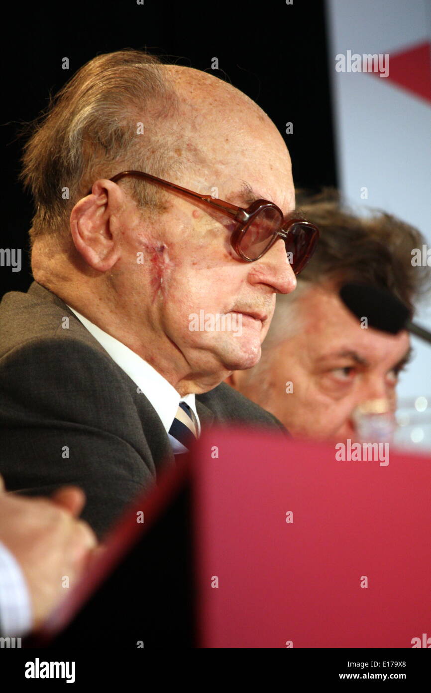 FILE PIX: la morte del Generale e ex Président polacco Wojciech Jaruzelski., qui durante una riunione del quotidiano francese Libération nel 2009, Lione, Rhône Rhône-Alpes, in Francia. Credito: Thibaut/Alamy Live News Foto Stock