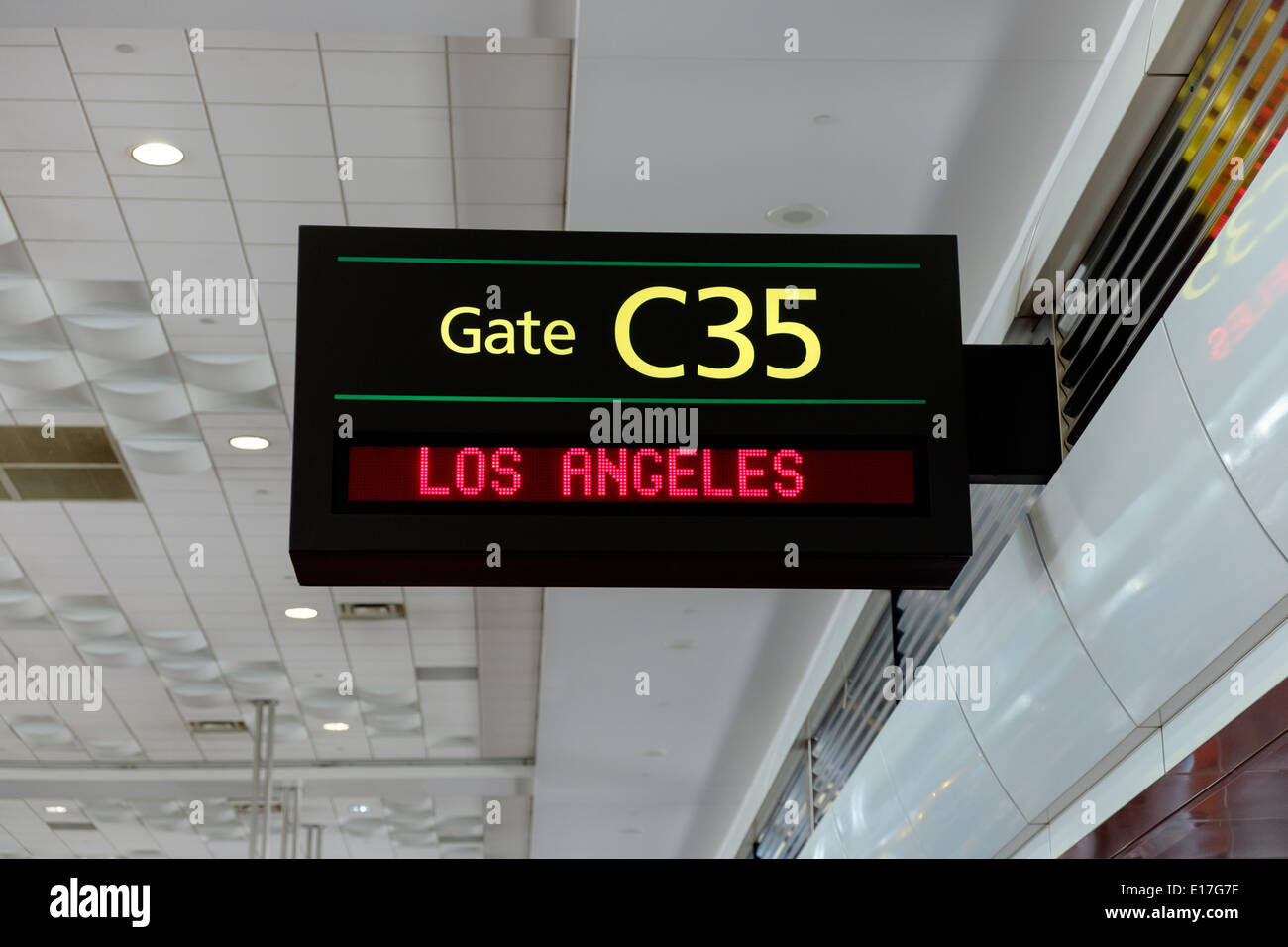 Gate C35 imbarco a Los Angeles presso l'Aeroporto Internazionale di Denver, Denver Colorado USA Foto Stock