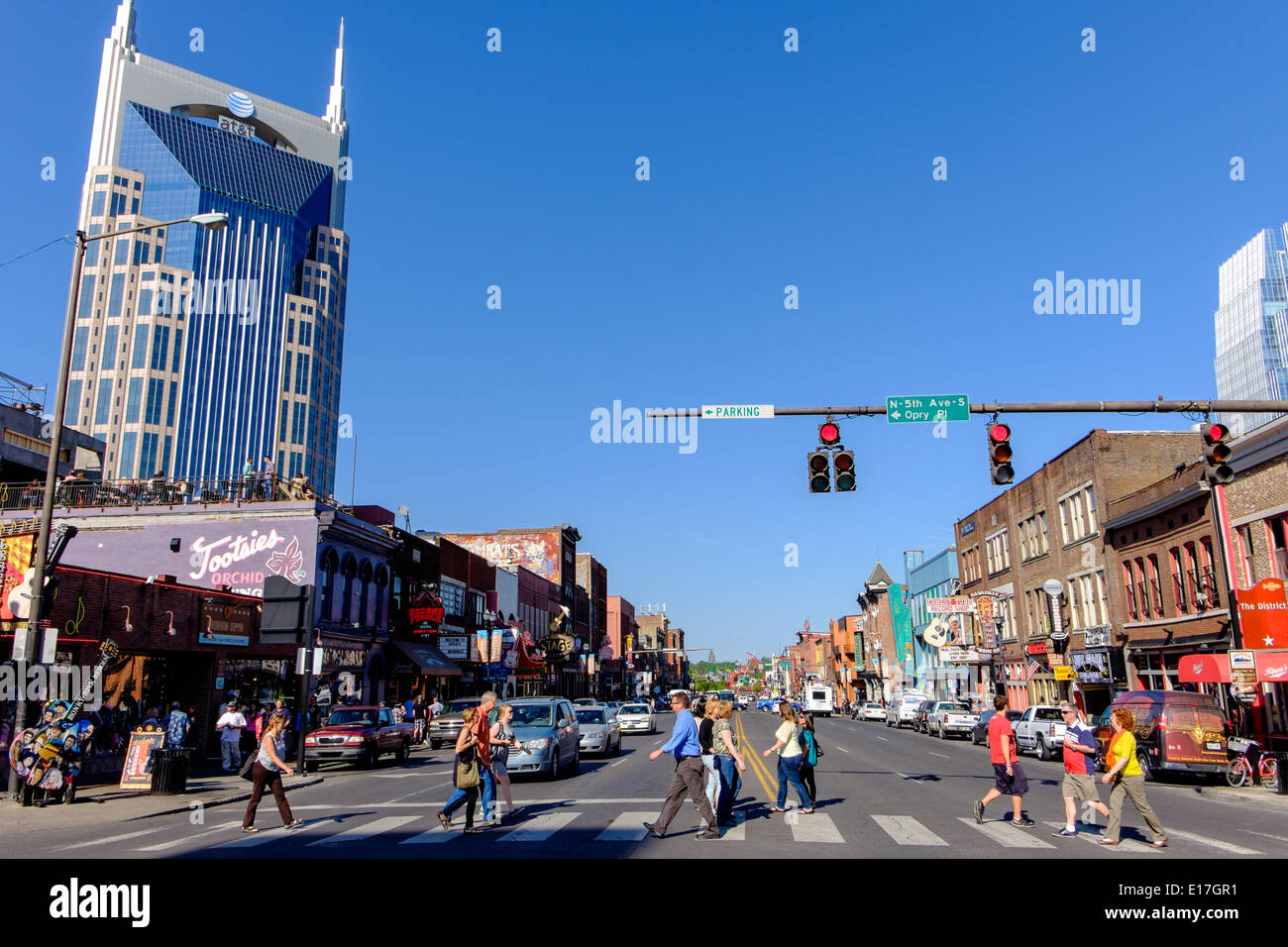La quinta e la Broadway Street a Nashville Tennessee. Foto Stock