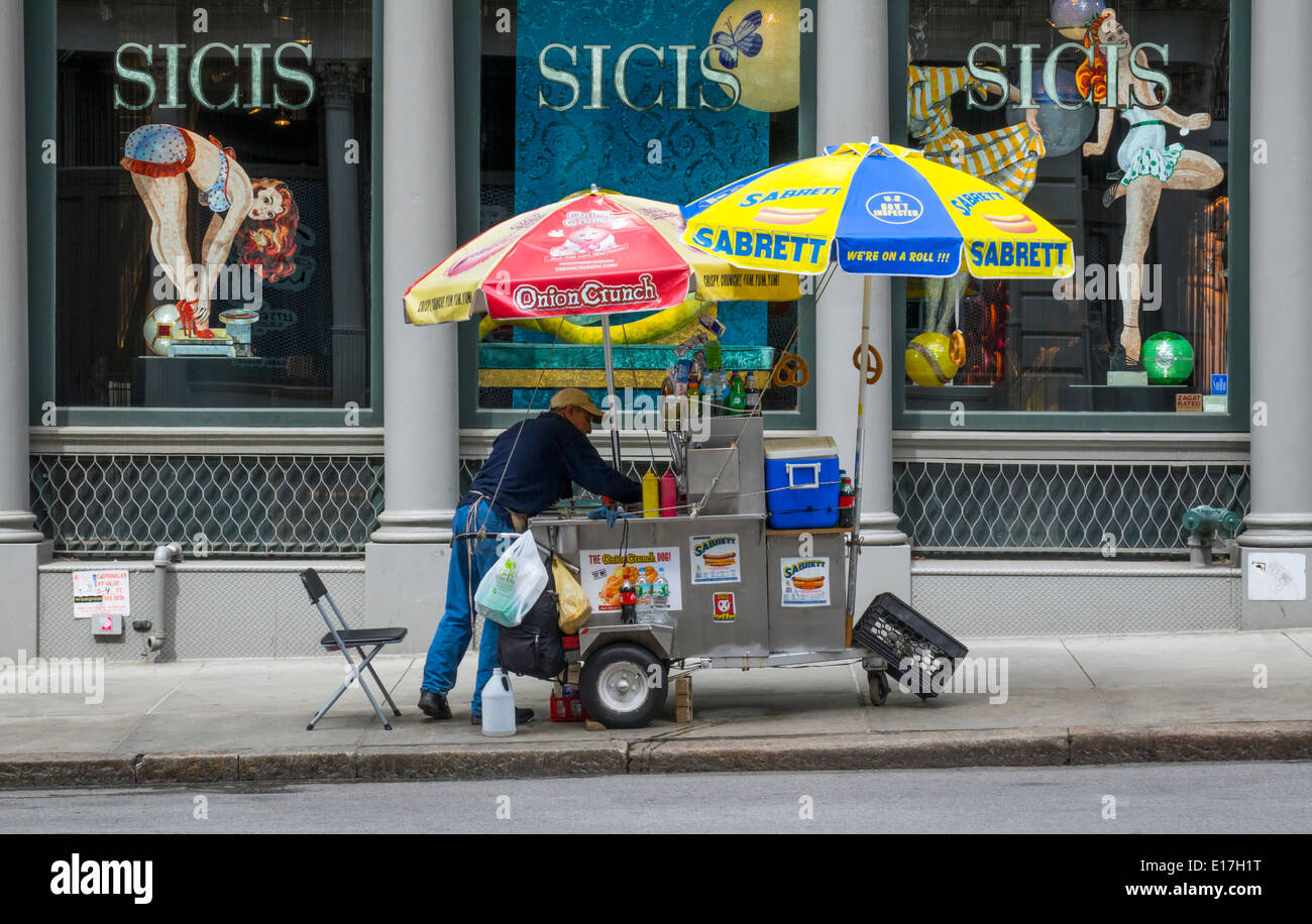 Sabratt hotdog e snack carrello in SoHo a New York City Foto Stock