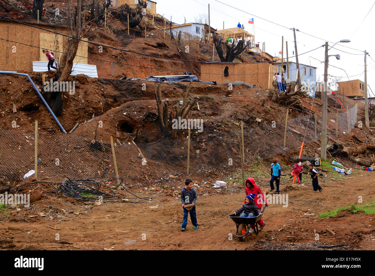 Valparaiso, dopo il grande incendio, la ricostruzione delle abitazioni Cile 2014 Foto Stock