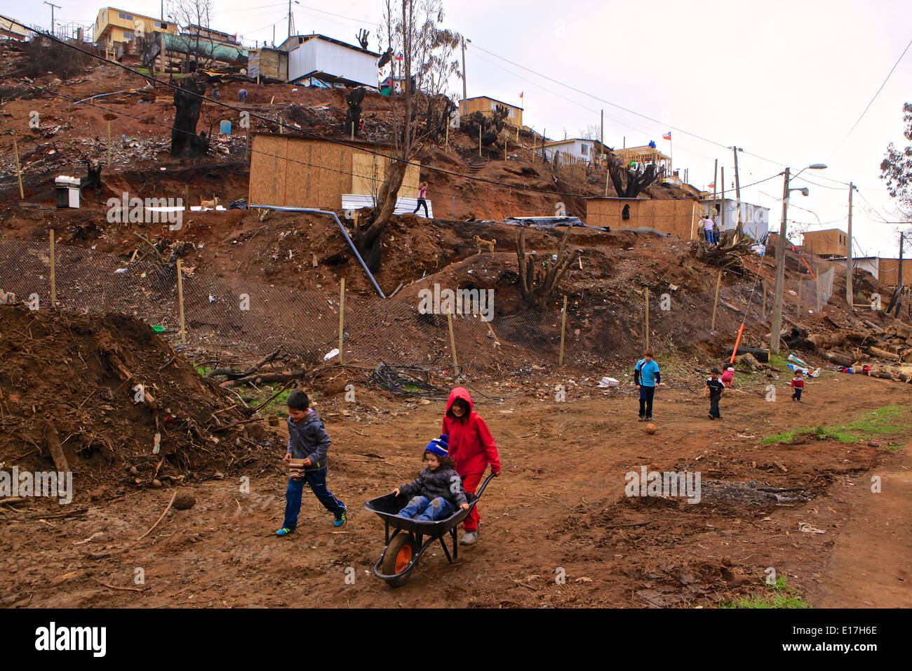 Valparaiso, dopo il grande incendio, la ricostruzione delle abitazioni Cile 2014 Foto Stock