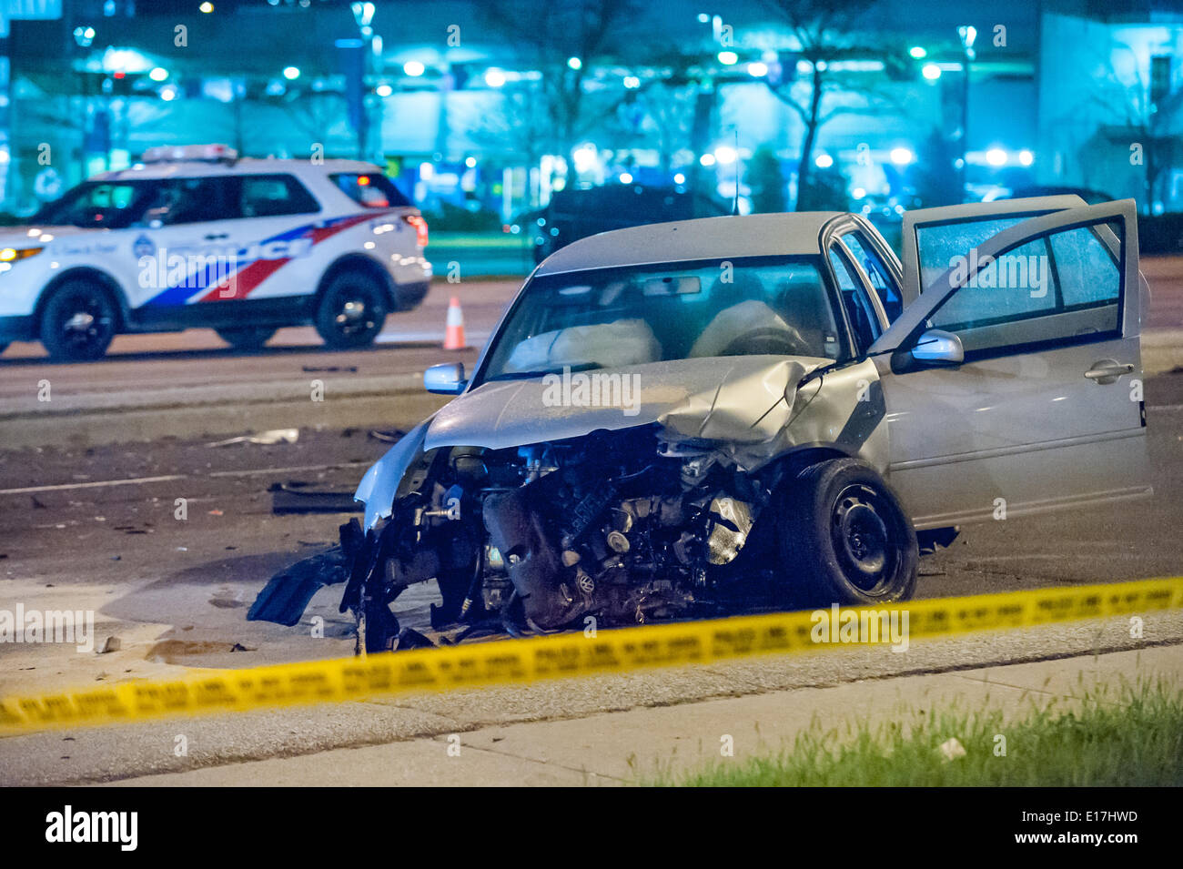 Toronto, può, 22 maggio 2014 - un grave incidente sul Leslie Street, a nord dell'autostrada 401, inviato una persona in ospedale con lesioni gravi e chiuso la strada per diverse ore e la polizia ha indagato. Foto Stock