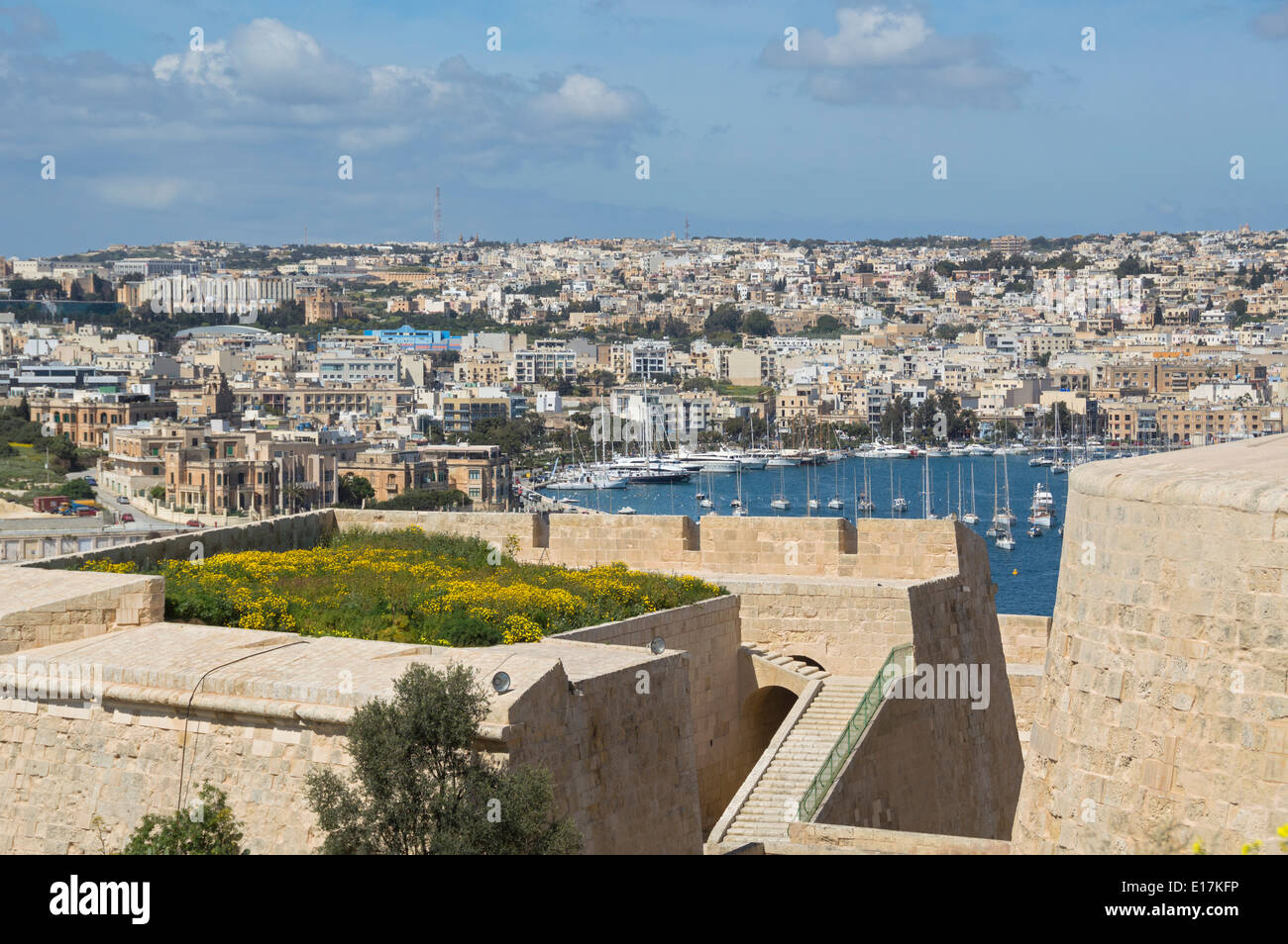 Valletta mura, cercando di Manoel Island, Sliema, nord di Malta, l'Europa. Foto Stock