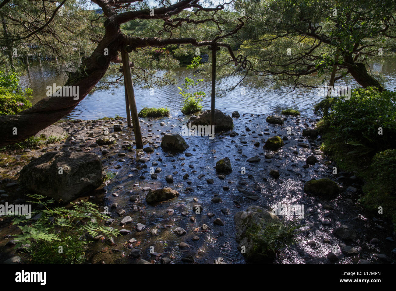 Santuario Heian Pond Garden è stato progettato dal giardiniere Jihei Ogawa che ha creato il giardino di oltre un ventennio. Foto Stock