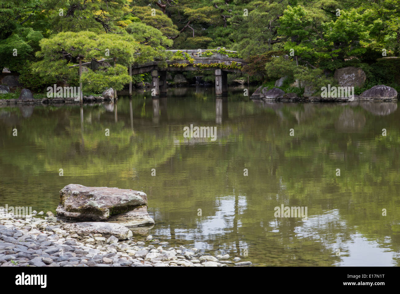Sento Gosho giardino presso il Palazzo Imperiale di Kyoto. Il giardino del design è stato attribuito a Kobori Enshu Foto Stock