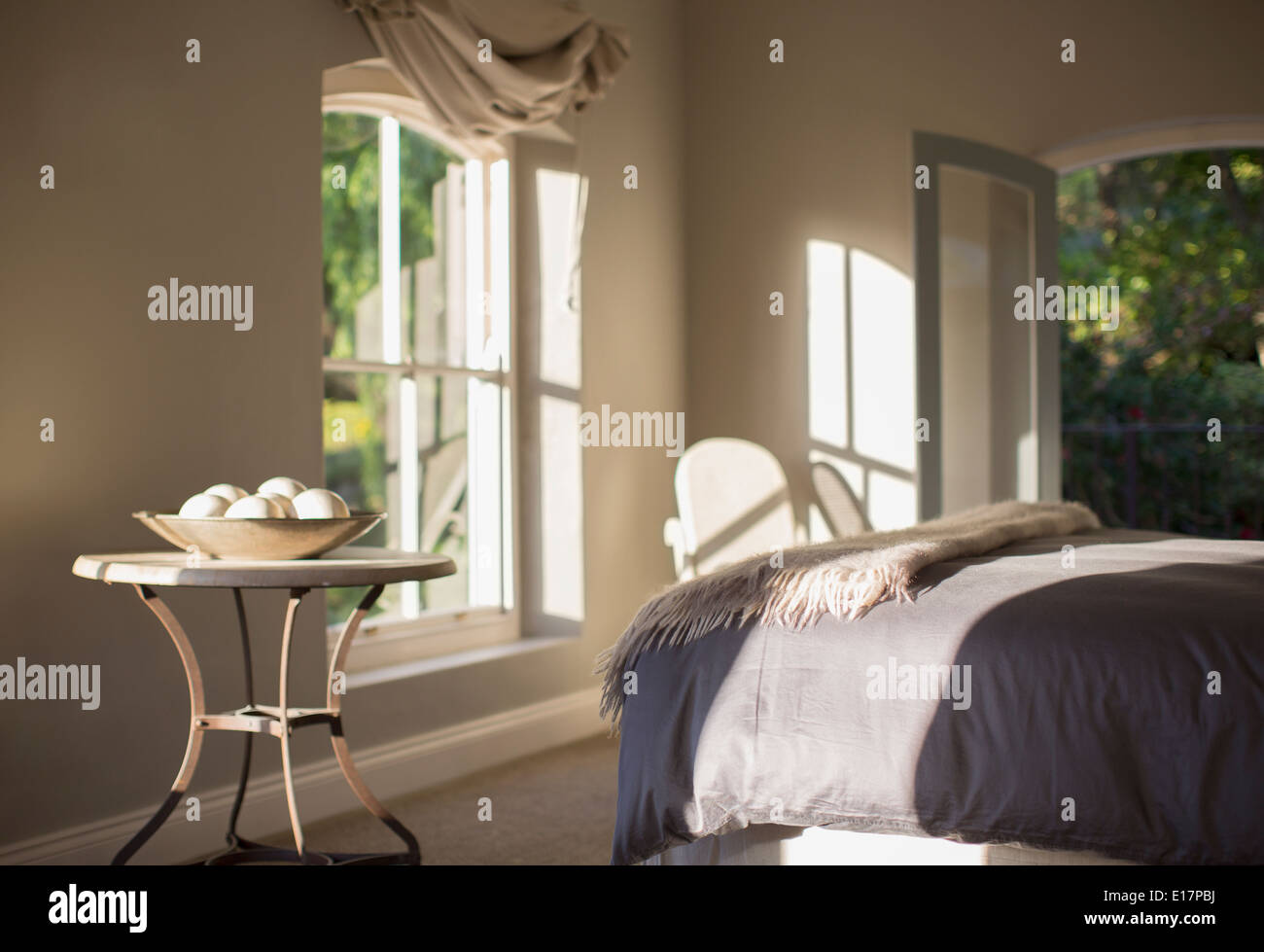 Soleggiata camera da letto di lusso Foto Stock
