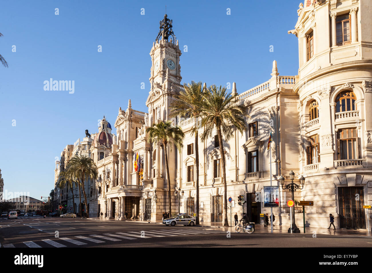 L'Ayuntamiento de Valencia (Valencia Town Hall) nel cuore del centro storico. La costruzione risale al XVIII secolo. Foto Stock