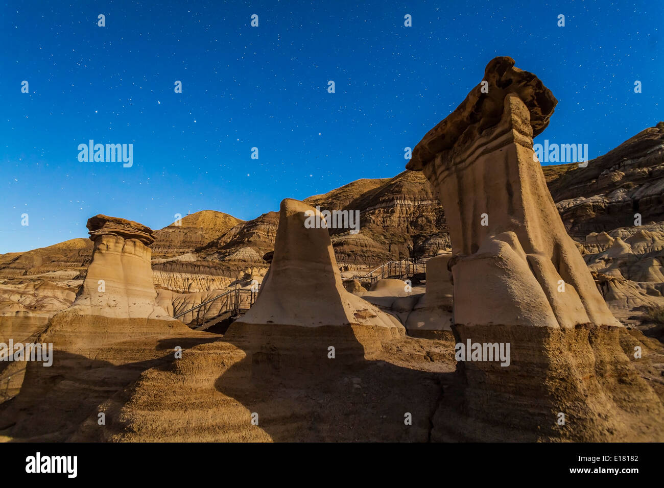 Le Hoodoos nella Red Deer River Valley sulla Highway 10 est di Drumheller. Foto Stock