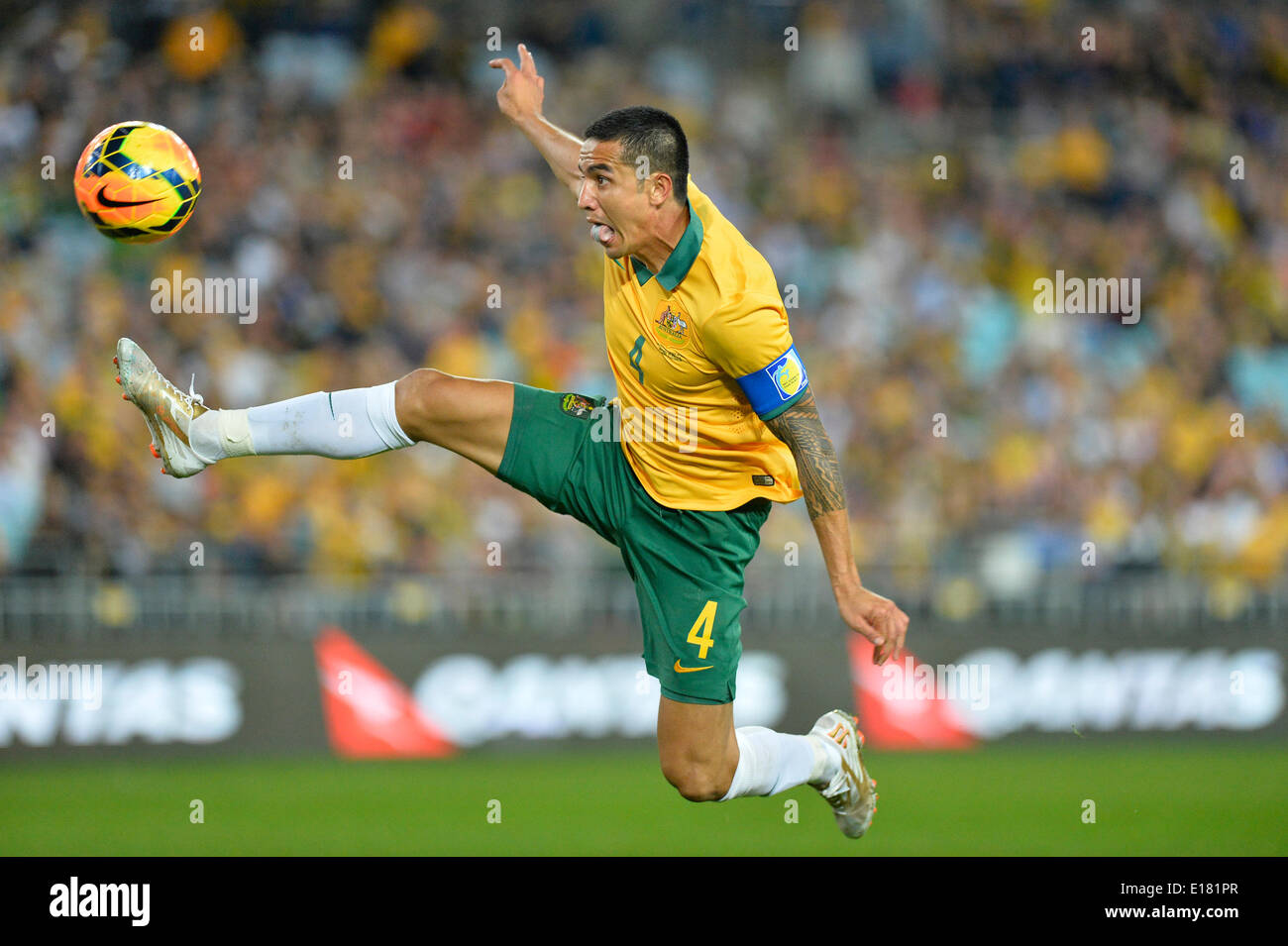 Sydney, Australia. 26 Maggio, 2014. Maglia della nazionale australiana per partite capitano Tim Cahill in azione durante la pre-World Cup match amichevole tra Australia e Sud Africa da ANZ Stadium di Sydney. La partita si è conclusa con un pareggio. Credito: Azione Sport Plus/Alamy Live News Foto Stock