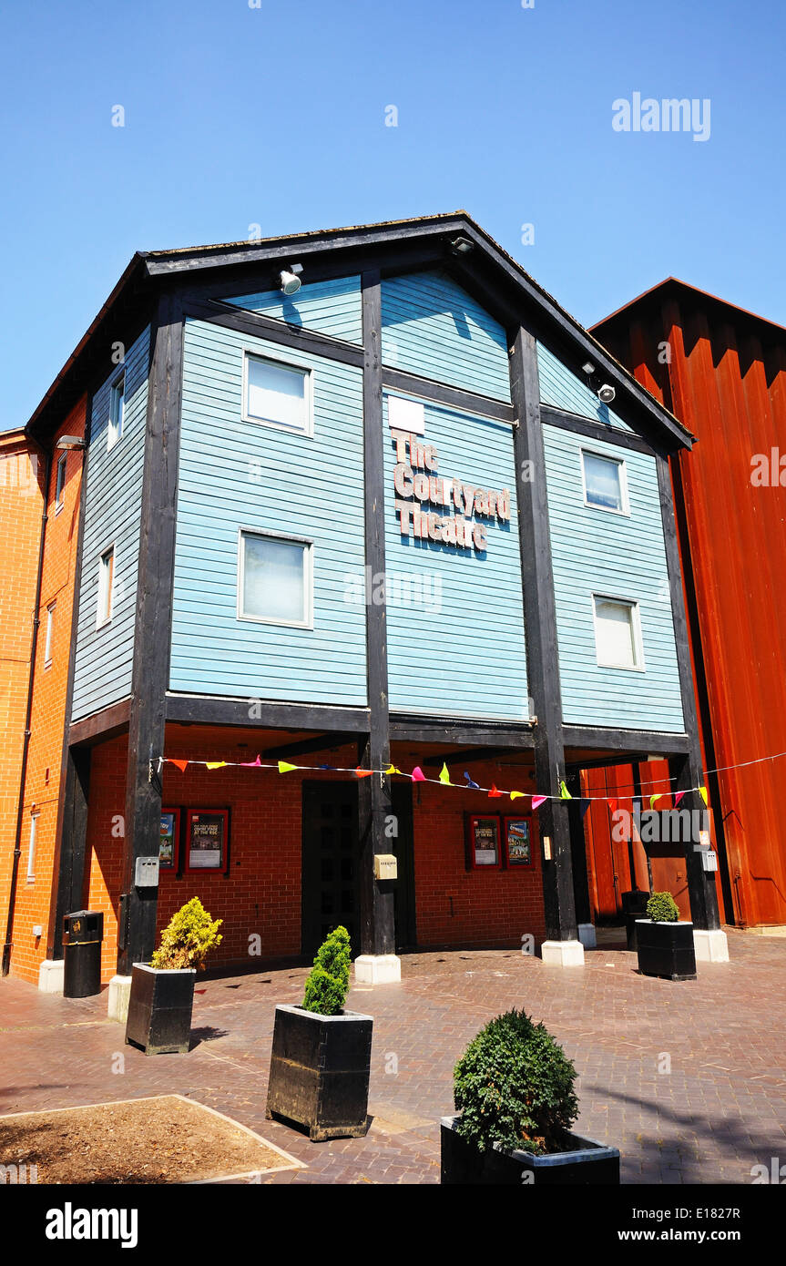 Il Courtyard Theatre, Stratford-Upon-Avon, Warwickshire, Inghilterra, l'Europa occidentale. Foto Stock