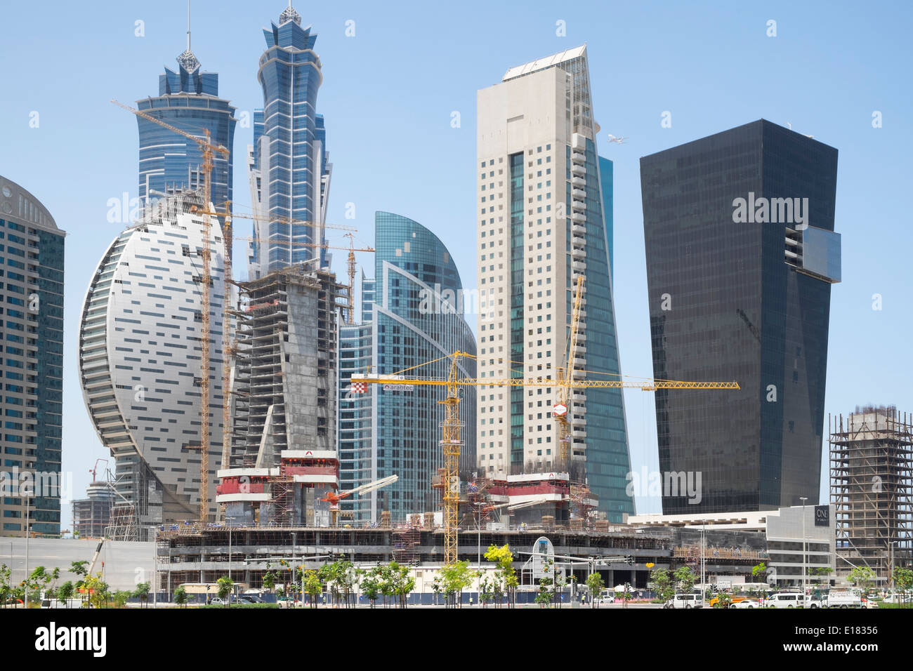 Sito in costruzione con molti grattacieli in costruzione nel nuovo Business Bay district in Dubai Emirati Arabi Uniti Foto Stock