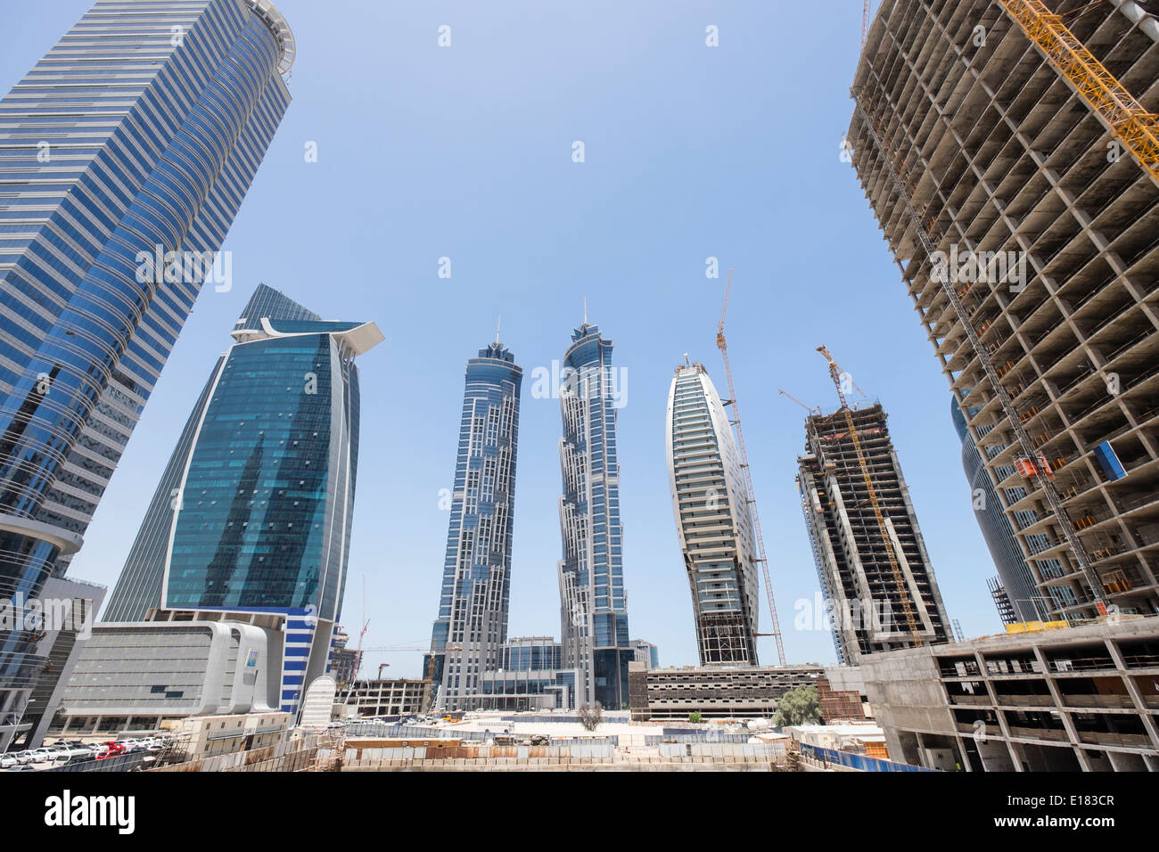 Sito in costruzione con molti grattacieli in costruzione nel nuovo Business Bay district in Dubai Emirati Arabi Uniti Foto Stock