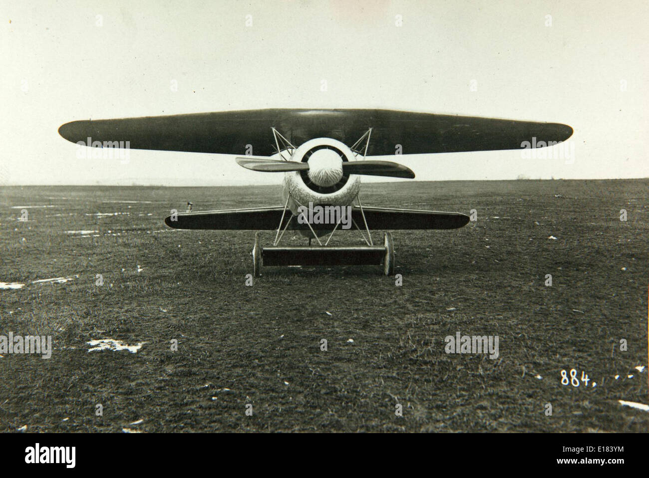 Fotografia del Fokker V.1, un prototipo di velivolo dell'inizio del XX secolo, che segna progressi significativi nella tecnologia dell'aviazione. Foto Stock