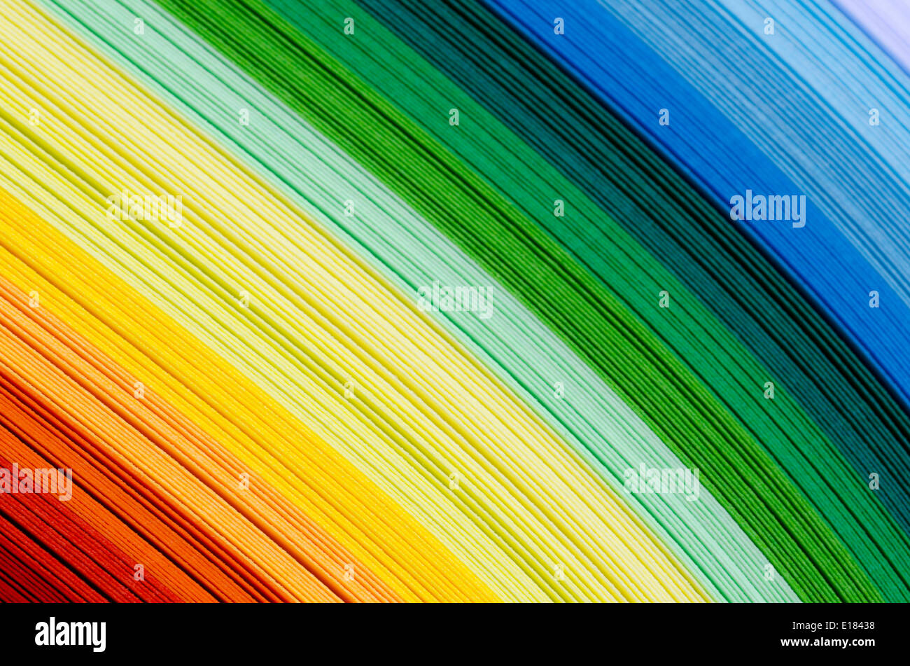 Fogli di carta in arcobaleno spettro di colore Foto Stock