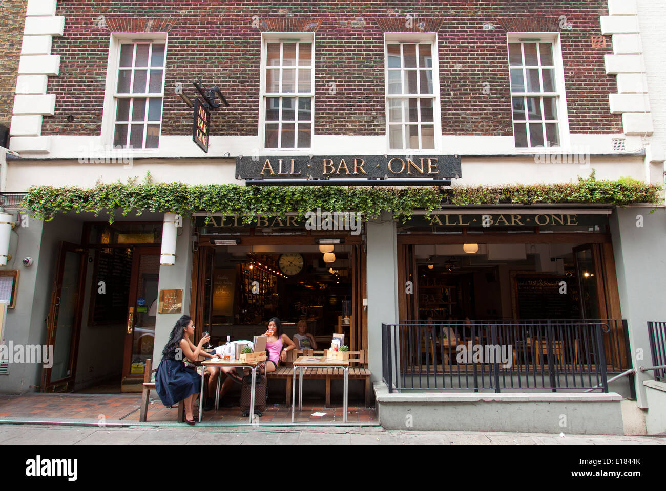 Tutti i bar, luogo di Picton, Mayfair, London, England, Regno Unito Foto Stock