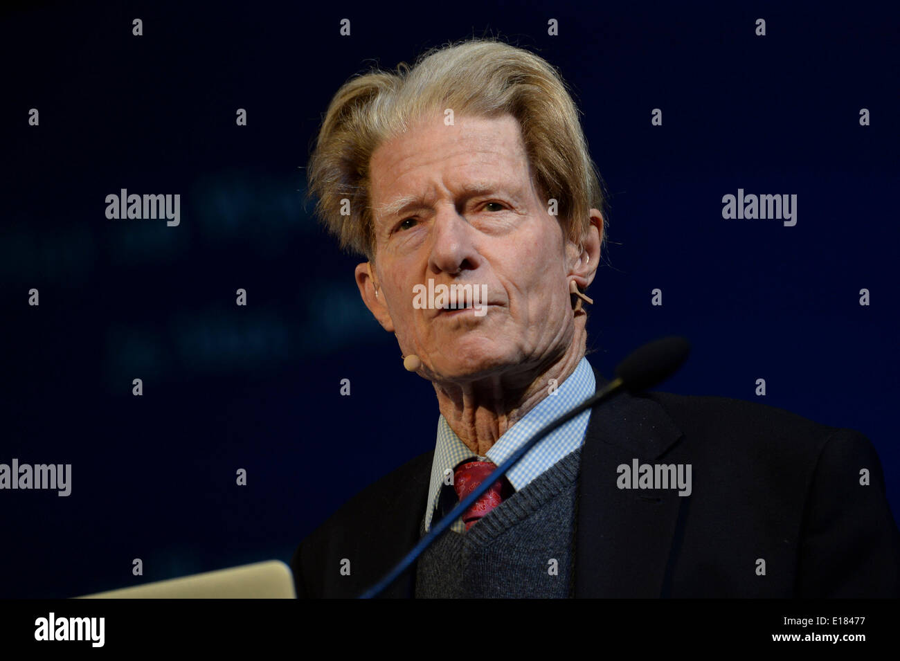 Hay on Wye, Wales UK, BANK HOLIDAY lunedì 26 maggio 2014 Nobel scienziato vincitore JOHN GURDON al quinto giorno del 2014 Daily Telegraph Hay Festival della Letteratura, Wales UK Photo credit: keith morris/Alamy Live News Foto Stock