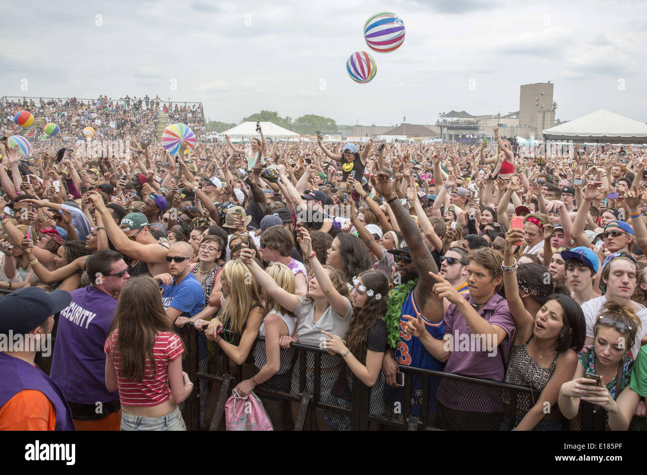 Shakopee, Minnesota, Stati Uniti d'America. 25 Maggio, 2014. Appassionati di godere Soundset music festival in Shakopee, Minnesota Credito: Daniel DeSlover/ZUMAPRESS.com/Alamy Live News Foto Stock