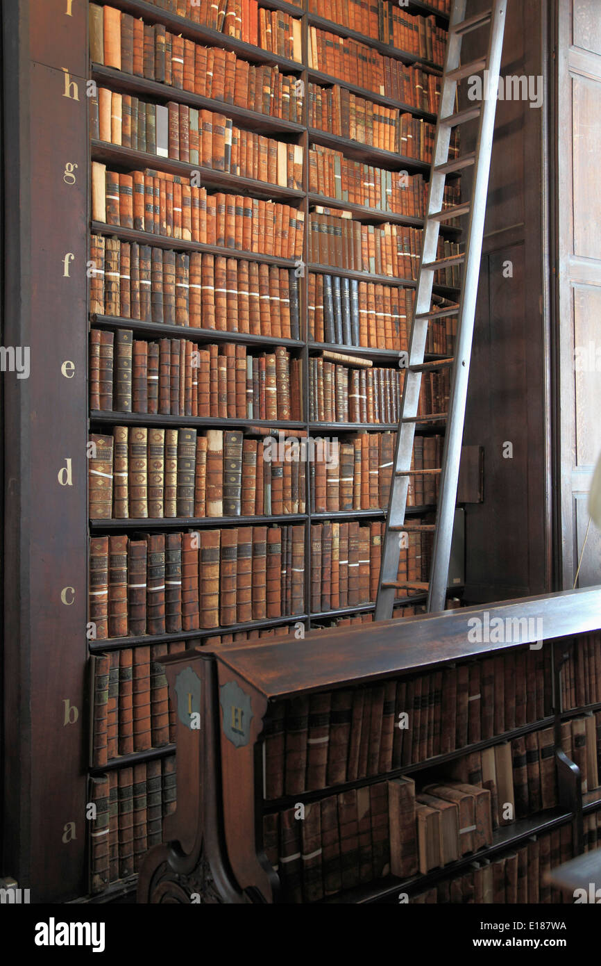 Irlanda, Dublino Trinity College, antica biblioteca, la sala lunga, Foto Stock