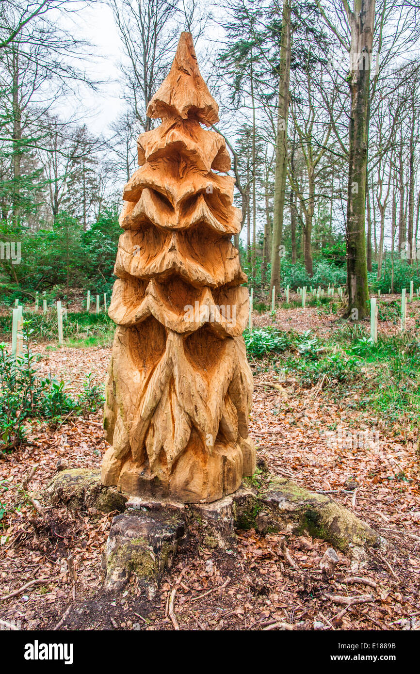 Scultura di albero a Centerparcs, Longleat, Wiltshire, Inghilterra, Regno Unito. Foto Stock