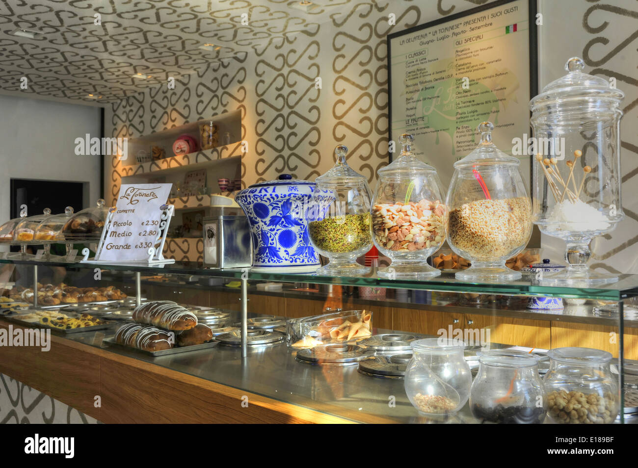 La gelateria Torinese, Piazza Re Enzo, Bologna, Emilia Romagna, Italia Foto Stock