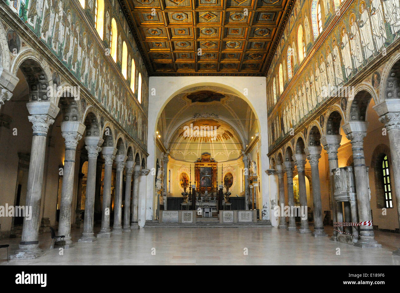 Basilica di Sant'Apollinare Nuovo, mosaici di Ravenna, Bologna, Italia Foto stock Alamy