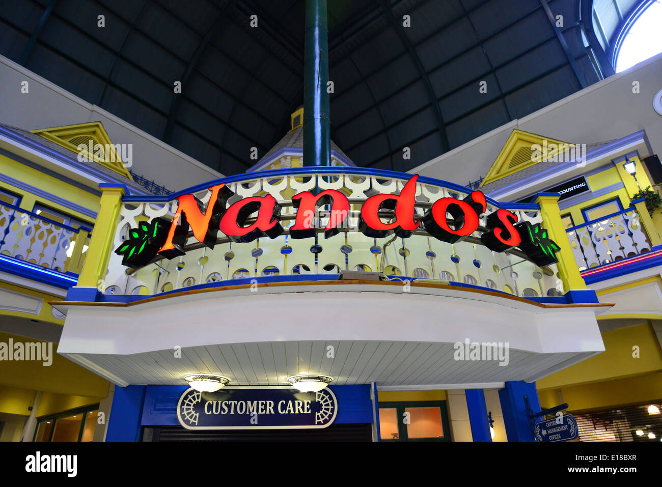 Nandos restaurant sign, Lakeside Mall, Benoni, East Rand, provincia di Gauteng, Repubblica del Sud Africa Foto Stock