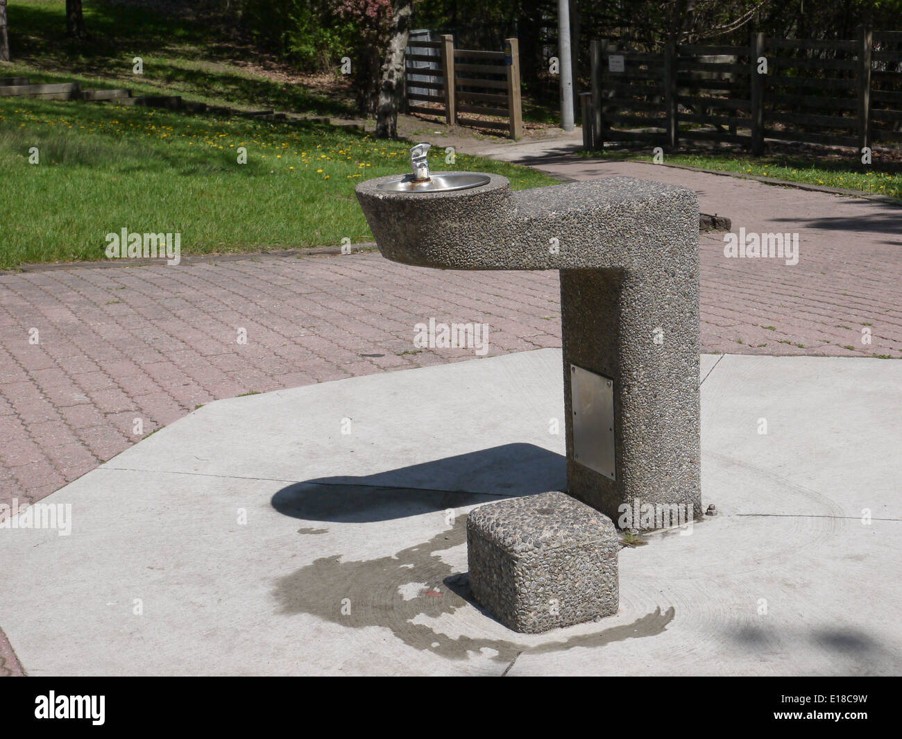 Outdoor fontana di acqua caldo giorno d'estate Foto Stock
