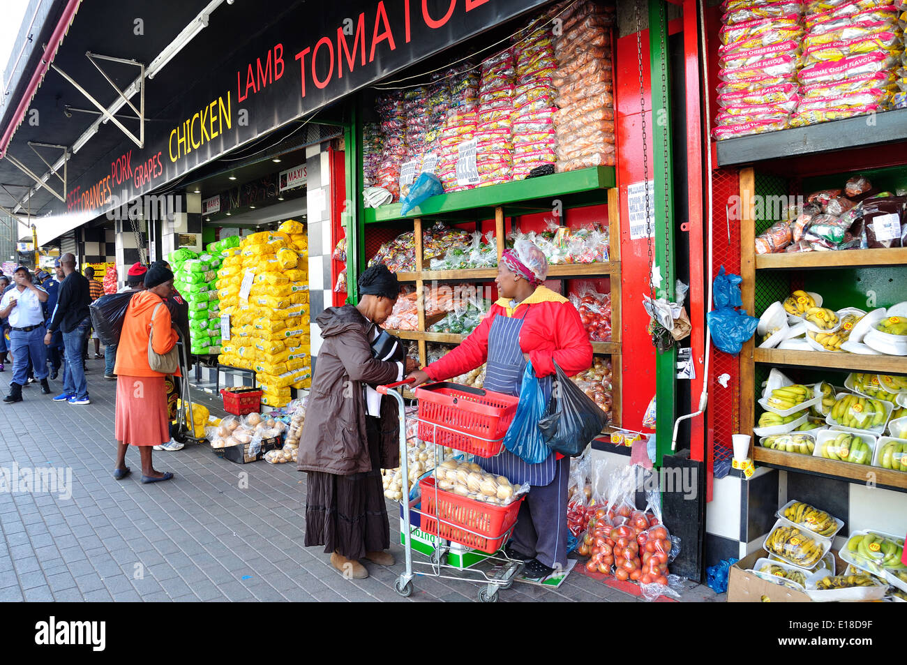 Maxi norcineria, frutta e verdura store, terza strada, molle, East Rand, provincia di Gauteng, Repubblica del Sud Africa Foto Stock