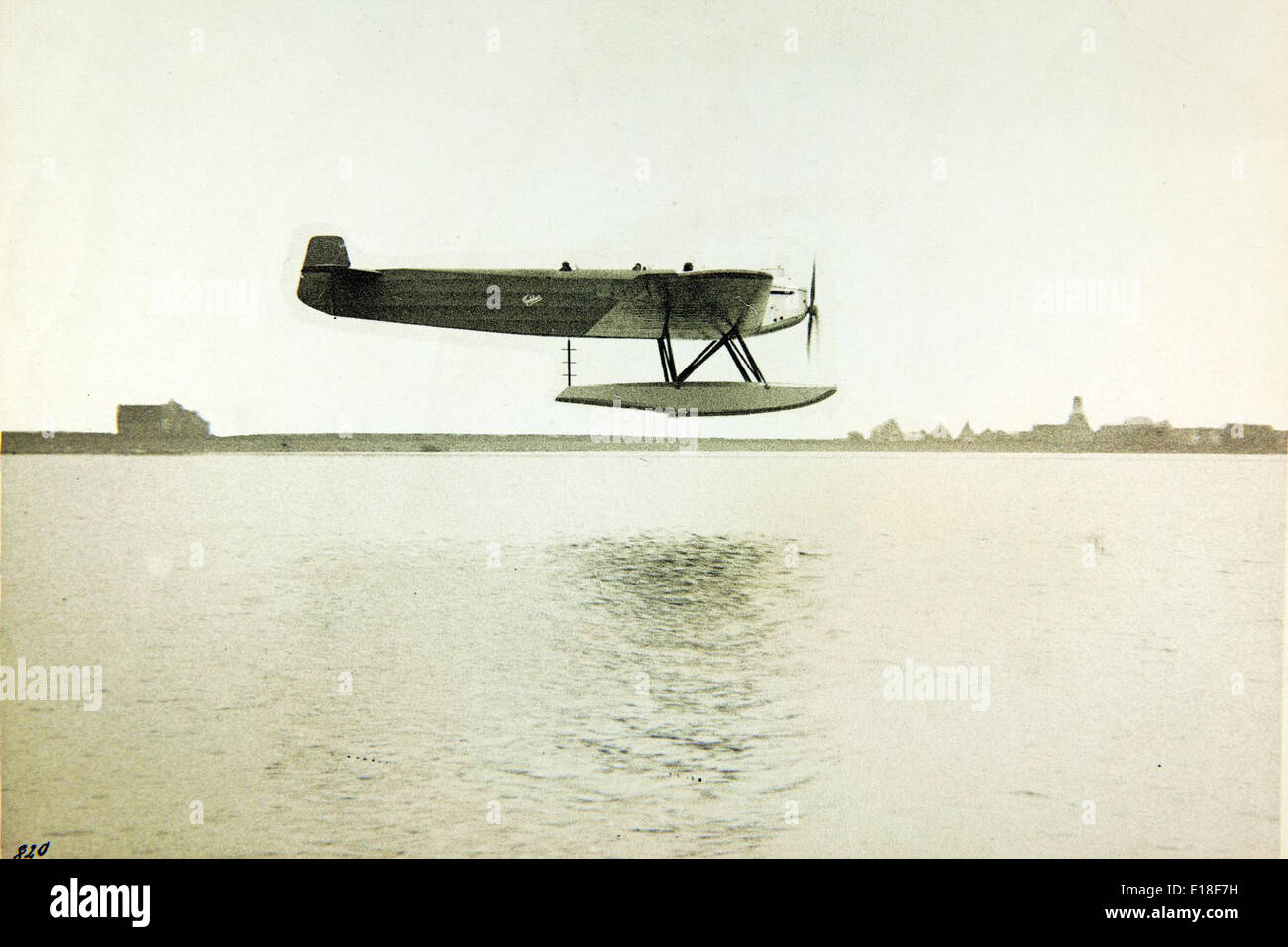 Il Fokker T.. III era un aereo da ricognizione utilizzato dal servizio aereo tedesco durante la prima guerra mondiale. Questo biplano biposto è stato progettato per missioni di osservazione e fotoricognizione e ha svolto un ruolo importante nelle prime fasi della guerra. Foto Stock