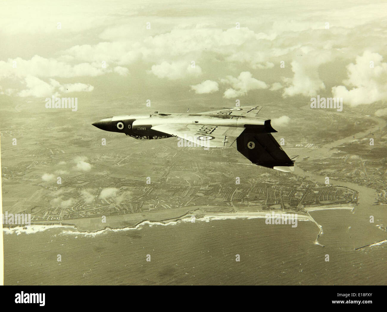 Il Gloster Javelin era un caccia a reazione britannico sviluppato negli anni '1950 Progettato per le missioni di intercettazione e attacco al suolo, il Javelin servì nella Royal Air Force durante la Guerra fredda, fornendo capacità di difesa aerea e contrattacco contro i bombardieri sovietici. Foto Stock