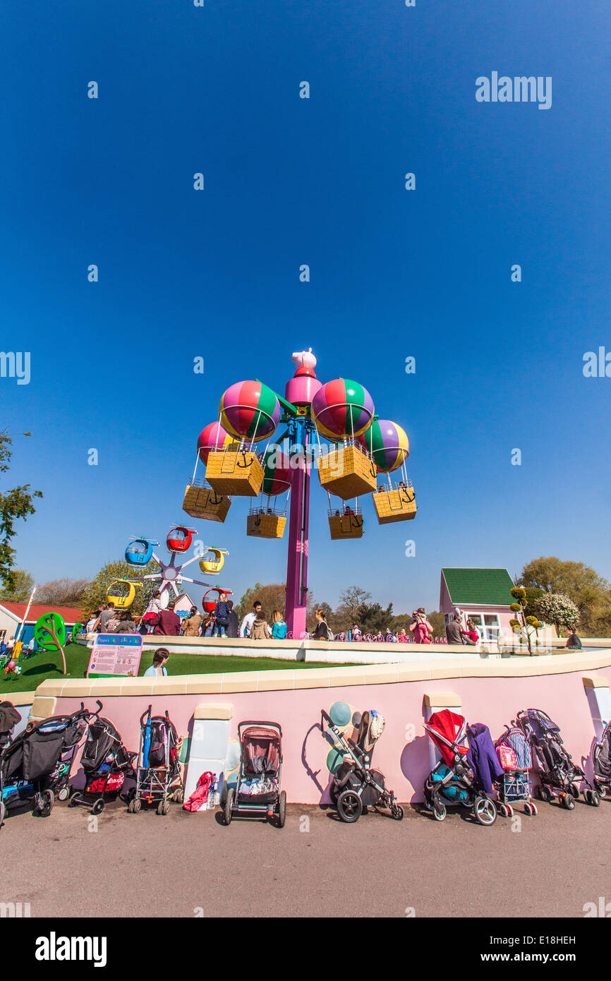 Peppa suini balloon ride a Peppa Pig mondo, Paultons Park,Romsey, Southampton, Inghilterra, Regno Unito. Foto Stock