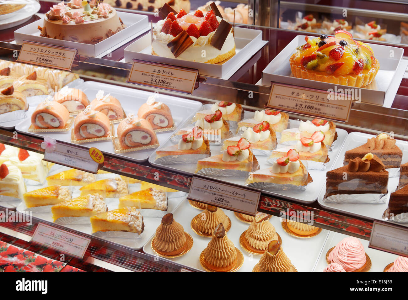 Dolci e Torte sul display a un giapponese cafe. Tokyo, Giappone. Foto Stock