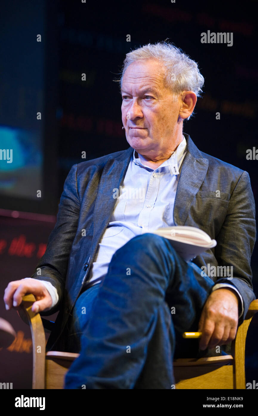 Hay on Wye Wales UK Martedì 27 Maggio 2014 Simon Schama a Barbara Winton il lancio del suo libro sulla vita di suo padre di Sir Nicholas Winton il giorno 6 di Hay Festival 2014 Hay on Wye Powys Wales UK Credit: Jeff Morgan/Alamy Live News Foto Stock