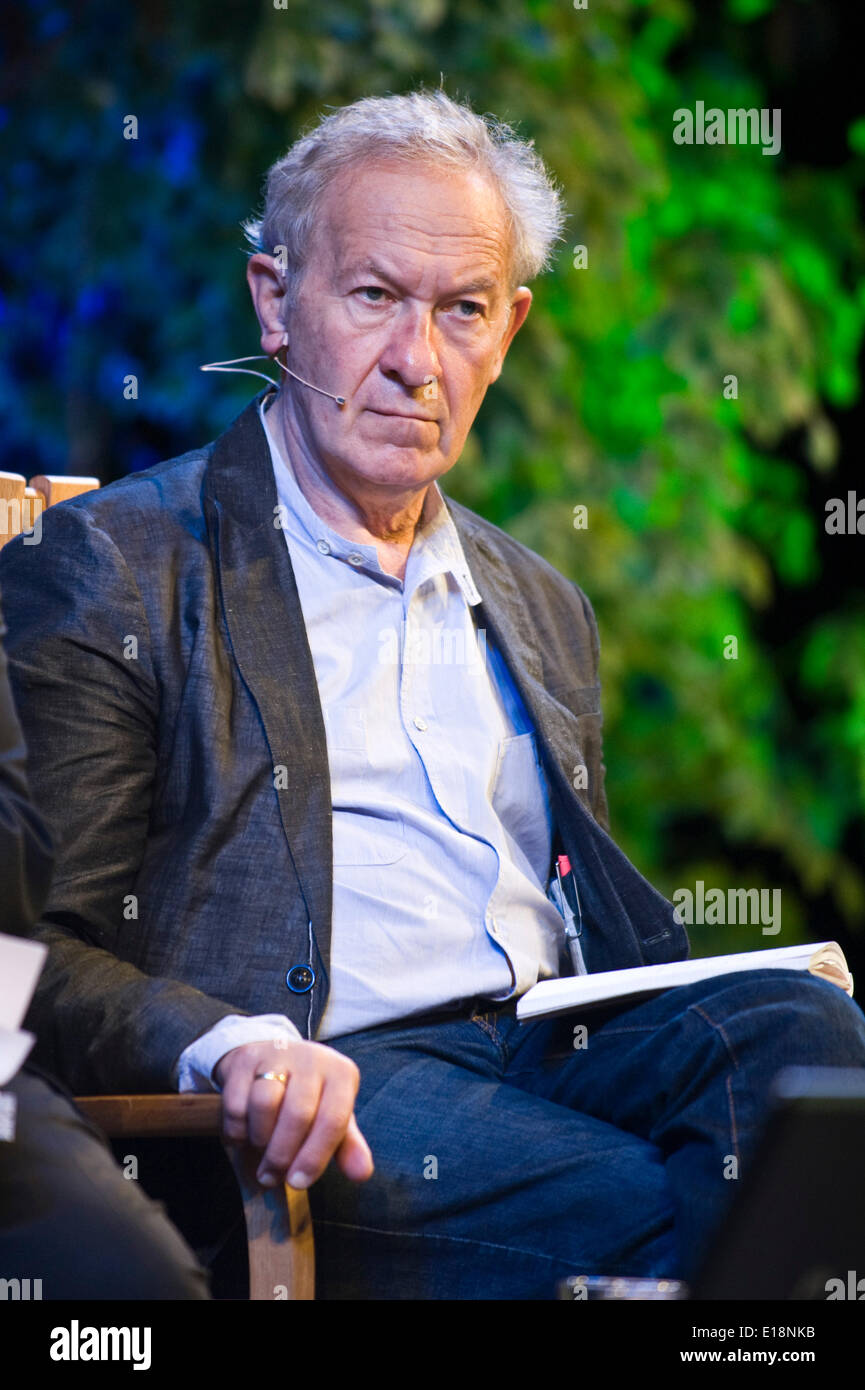 Hay on Wye Wales UK Martedì 27 Maggio 2014 Simon Schama a Barbara Winton il lancio del suo libro sulla vita di suo padre di Sir Nicholas Winton il giorno 6 di Hay Festival 2014 Hay on Wye Powys Wales UK Credit: Jeff Morgan/Alamy Live News Foto Stock
