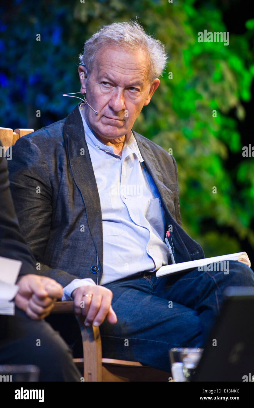 Simon Schama a Barbara Winton il lancio del suo libro sulla vita di suo padre di Sir Nicholas Winton a Hay Festival 2014 ©Jeff Morgan Foto Stock