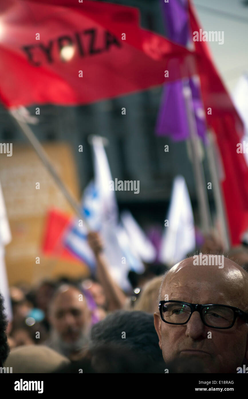 I Greci durante la manifestazione elettorale del partito Syriza. Evento elettorale per le elezioni del Parlamento europeo il 25 maggio 2014. 22.05.2014 Foto Stock