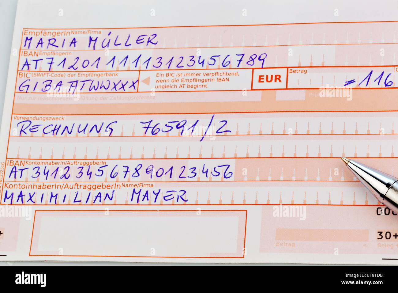 Ein Zahlschin zur Überweisung oder Bareinzahlung mit IBAN und BIC Codice-aus Österreich. Foto Stock