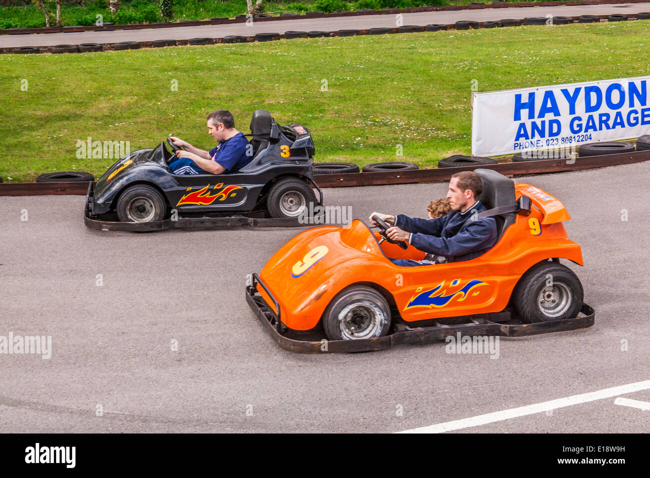 Il Go Kart conducente guidare Paultons Park, Southampton, Inghilterra, Regno Unito. Foto Stock