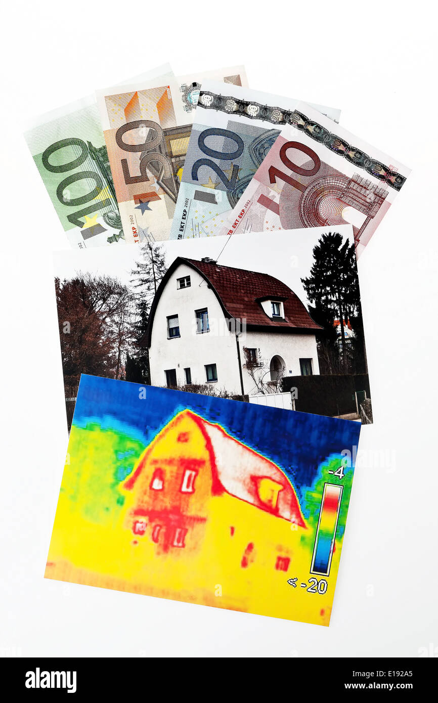 Energie sparen durch W‰rmed‰mmung. Haus mit W‰rmebild Kamera fotografiert. Foto Stock