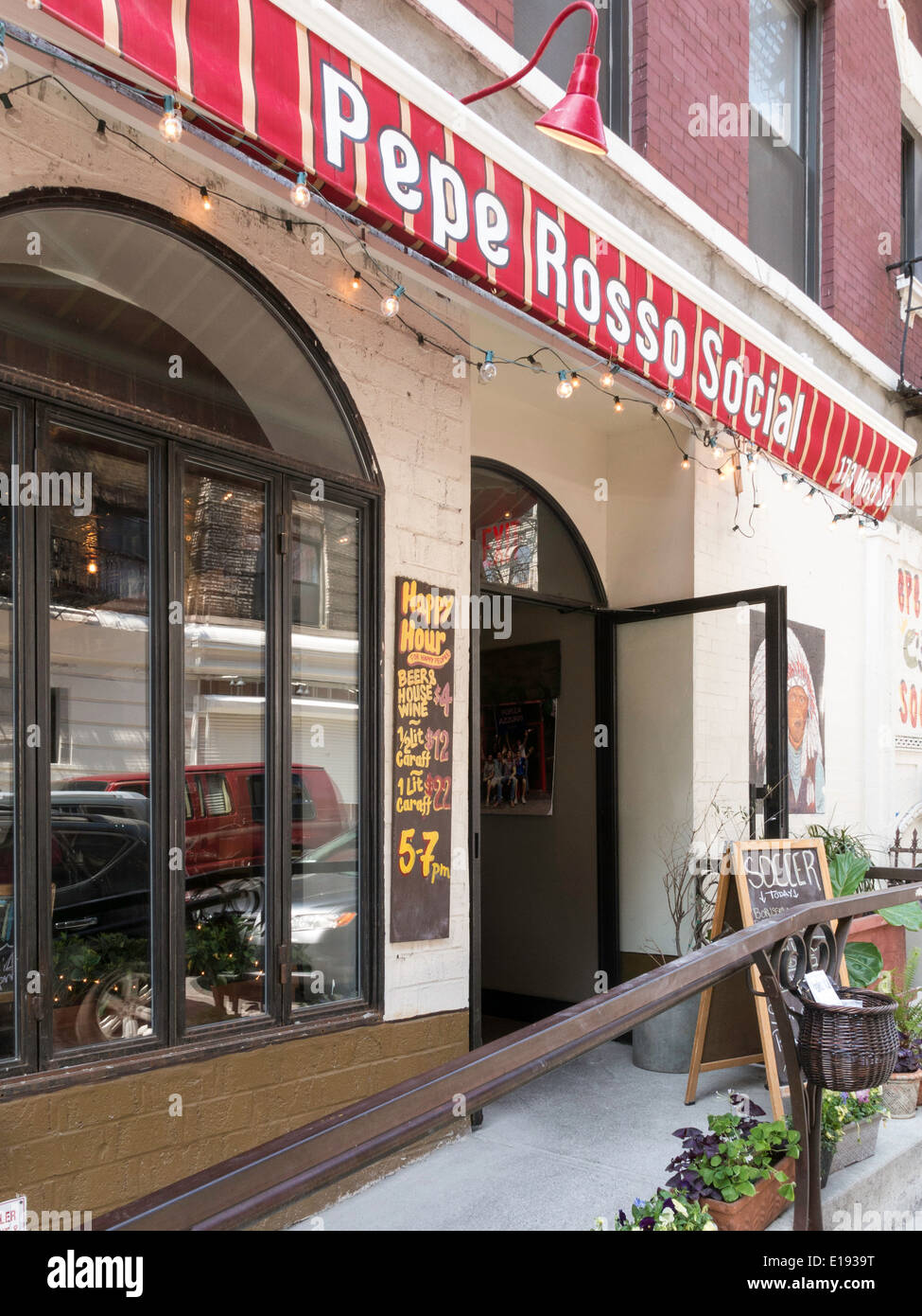 Pepe rosso sociale ristorante italiano, NYC Foto Stock