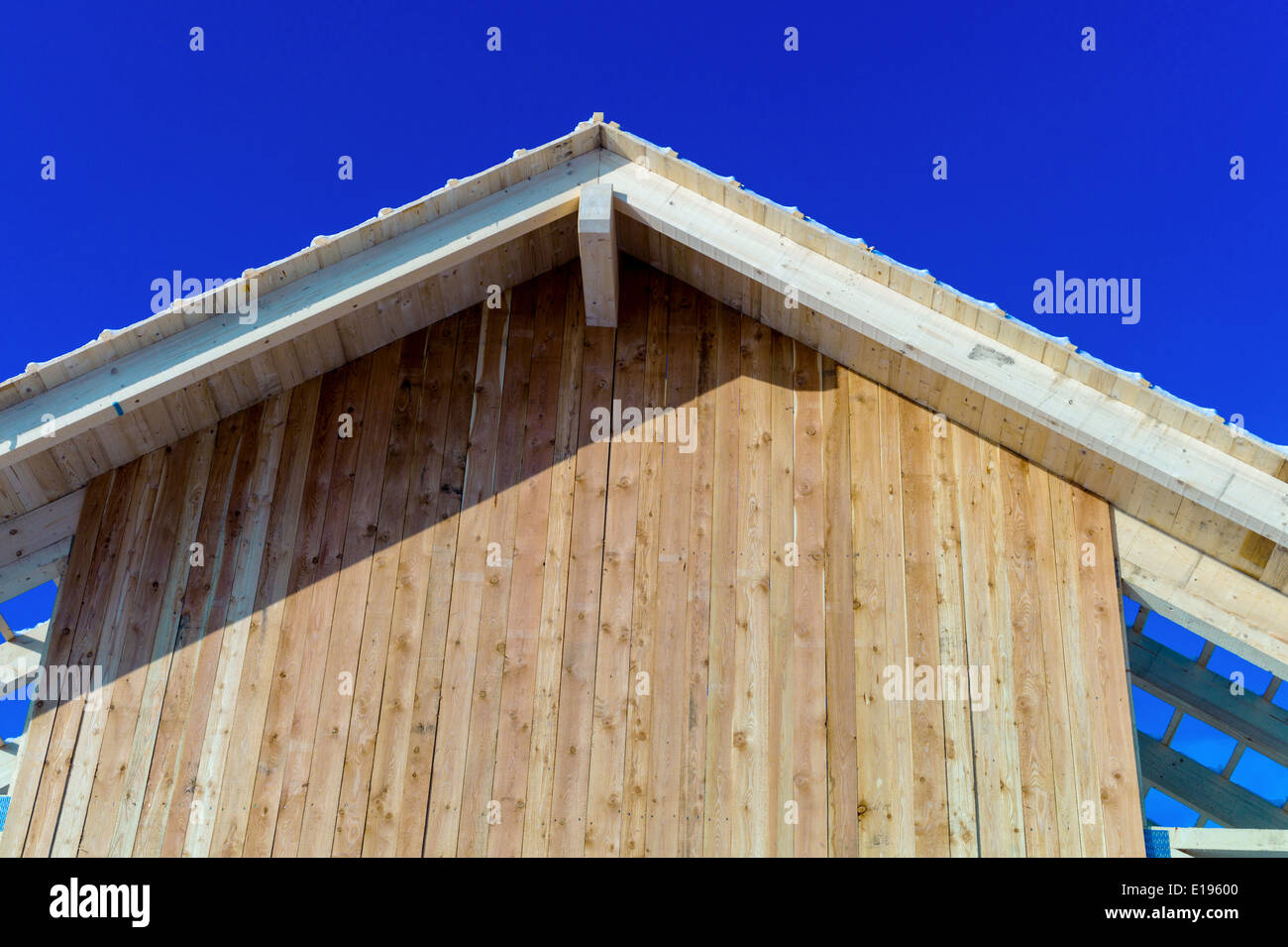 Dachkonstruktion aus Holz, Symbolfoto f'r Eigenheim, Hausbau und Hausfinanzierung Foto Stock