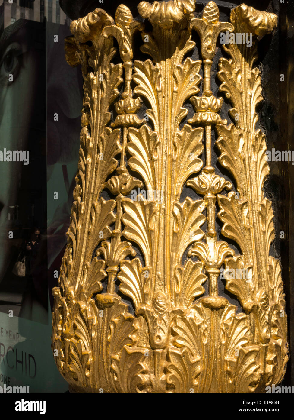 Dettagli architettonici del Charles Scribner i figli di edificio, Fifth Avenue, New York, Stati Uniti d'America Foto Stock
