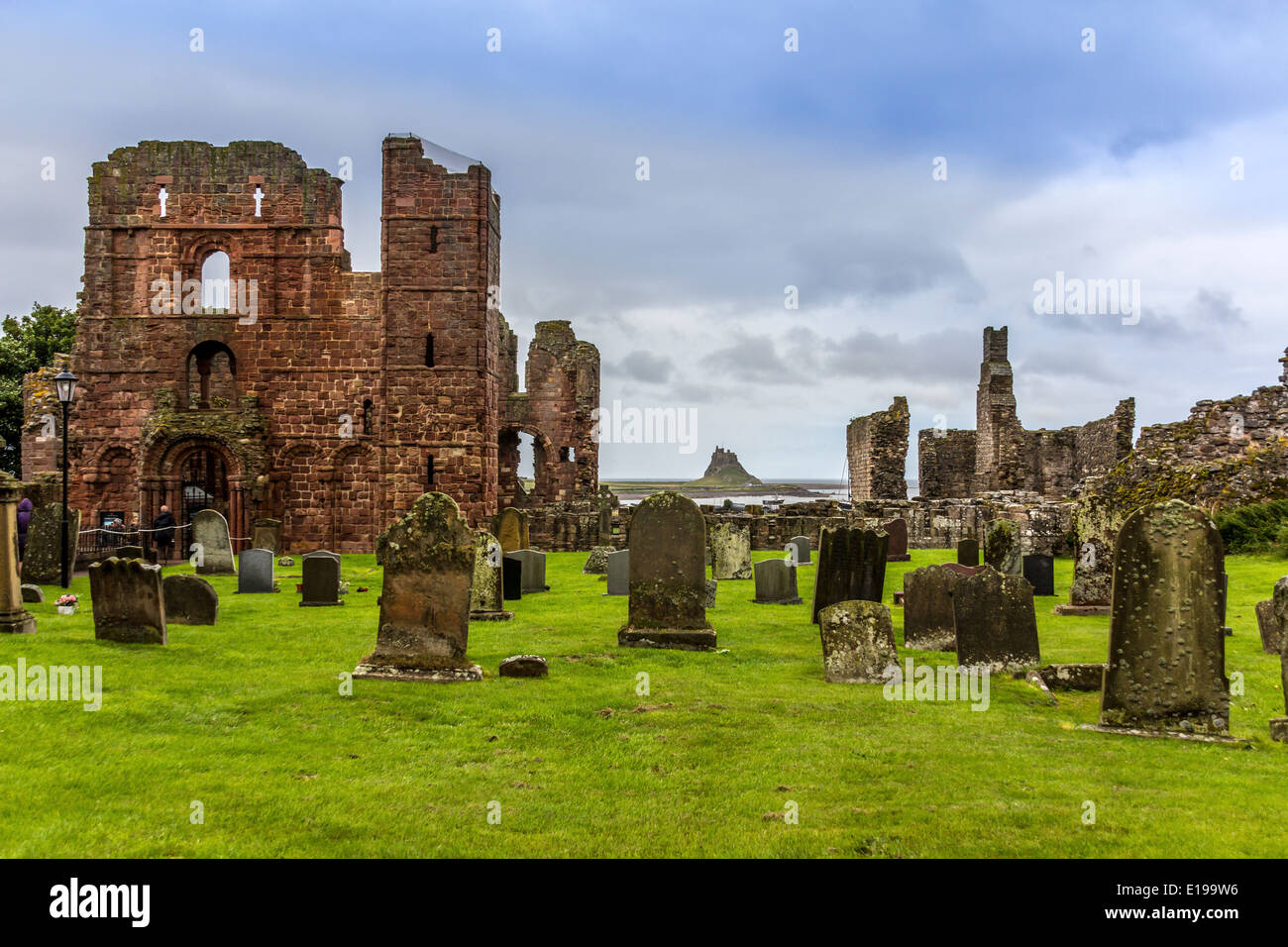 Lindisfarne Priory sull Isola Santa Foto Stock