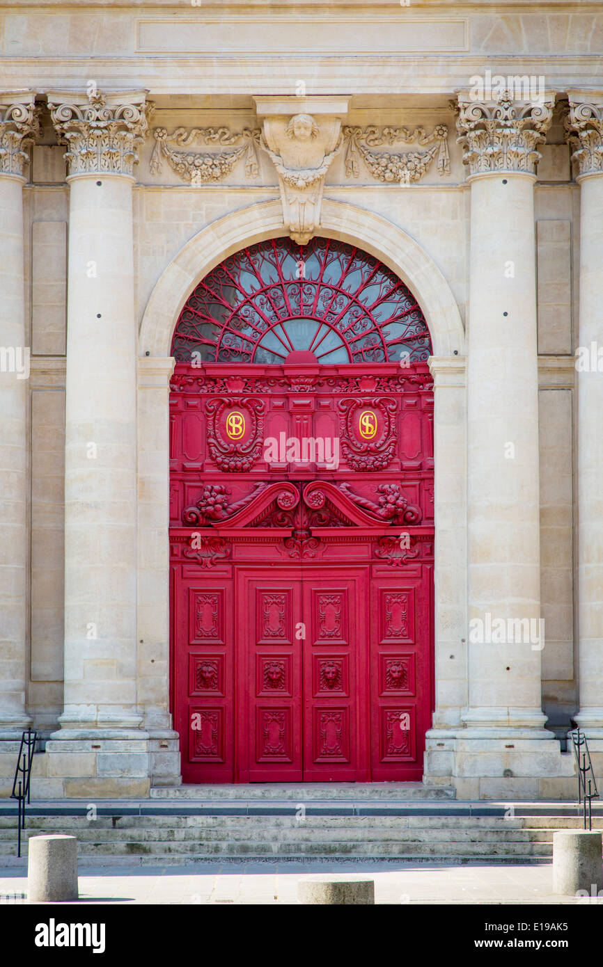 Enormi porte anteriori a Saint Paul - Saint Louis chiesa nel quartiere del Marais, Parigi Francia Foto Stock